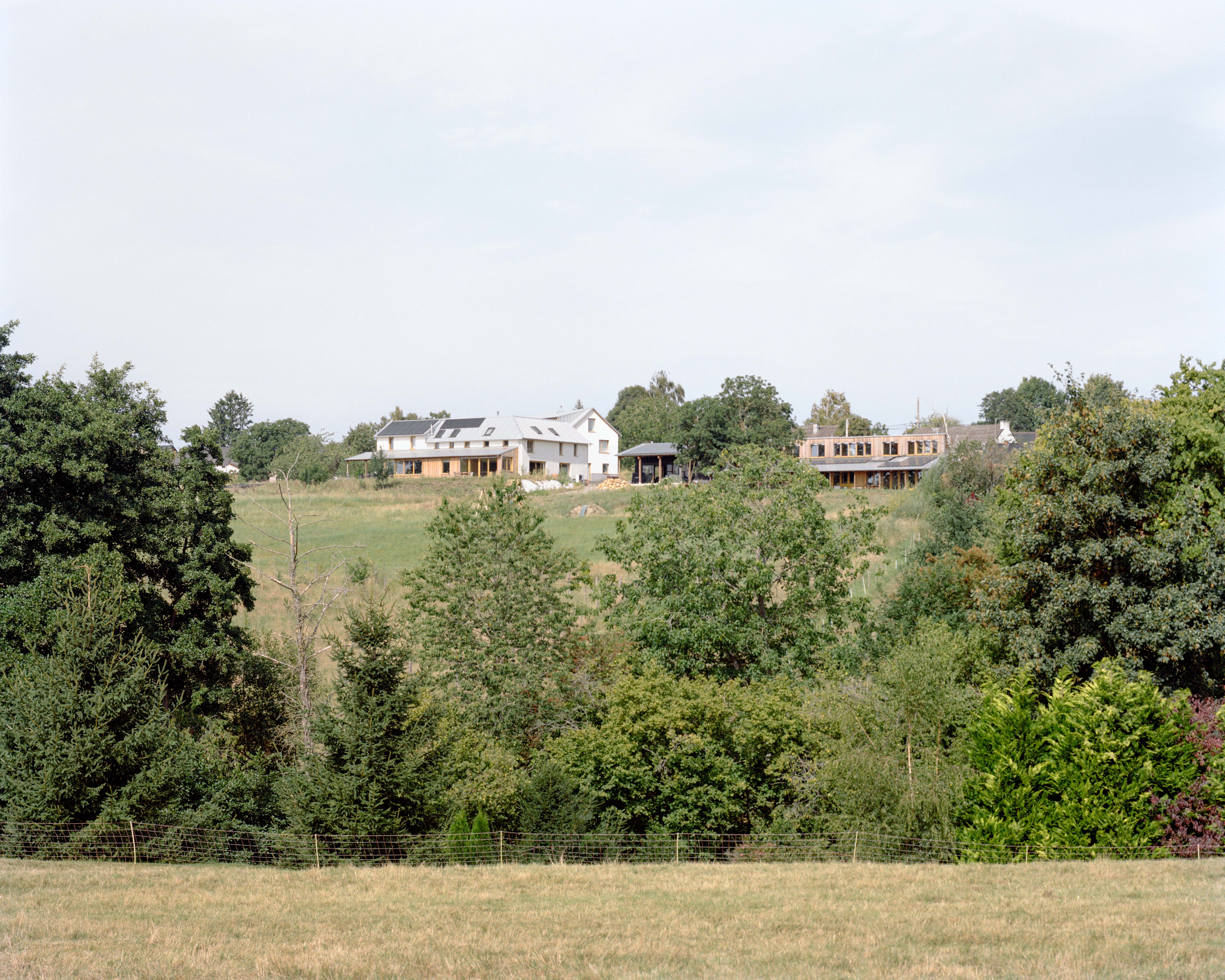 Photo lointaine de l'habitat groupé