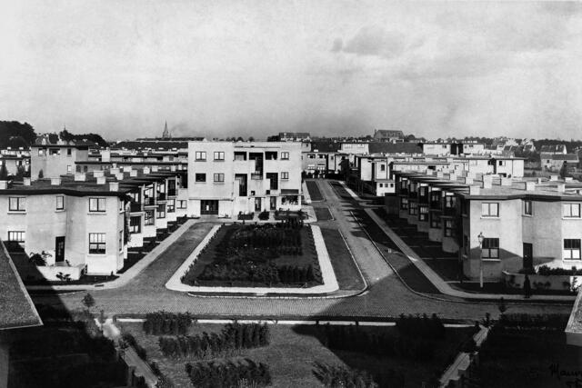 Photo d'archive de la cité moderne, place des coopérateurs