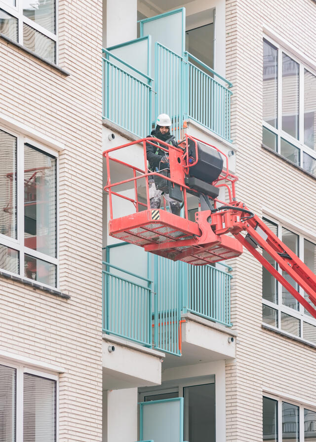 Photo des balcons extérieurs et des ouvriers 